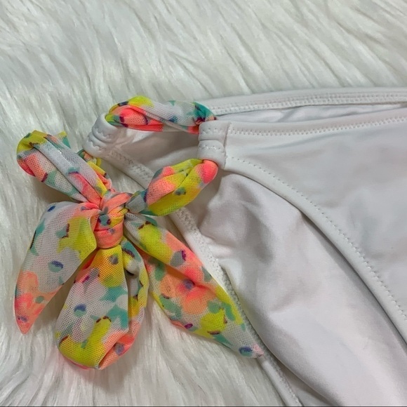 Victoria’s Secret Bikini Bottom medium - Picture 3 of 7